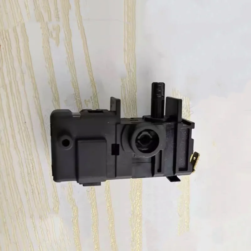 Оригинальный переключатель для аксессуаров для электроинструментов Bosch GBH4-32DFR GBH3-28DRE 
Оригинальный переключатель для аксессуаров для электроинструментов Bosch GBH4-32DFR GBH3-28DRE