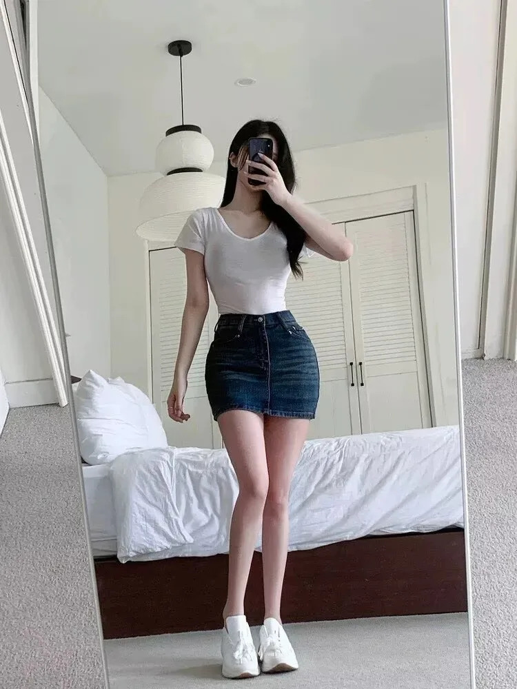 High Waist A-Line Skirt Slimming Hip Lifting Korean Women's Denim Skirt Pants Visual Lengthening Legs Effect
High Waist A-Line Skirt Slimming Hip Lifting Korean Women's Denim Skirt Pants Visual Lengthening Legs Effect