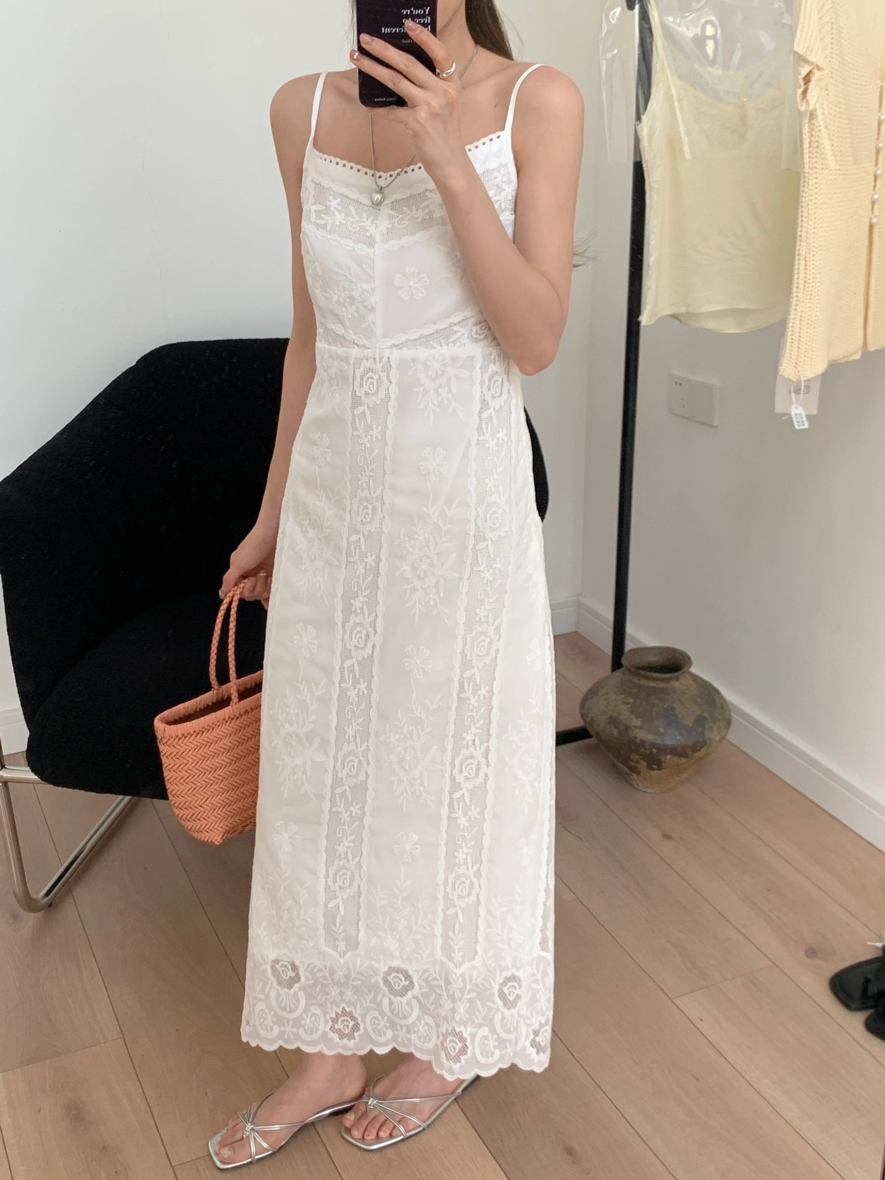 Midi Dresses Women Elegant V Neck Sleeveless Female Holiday style Strap Dress 2025 New Summer Long Lace Dress female (hf3025
Midi Dresses Women Elegant V Neck Sleeveless Female Holiday style Strap Dress 2025 New Summer Long Lace Dress female (hf3025