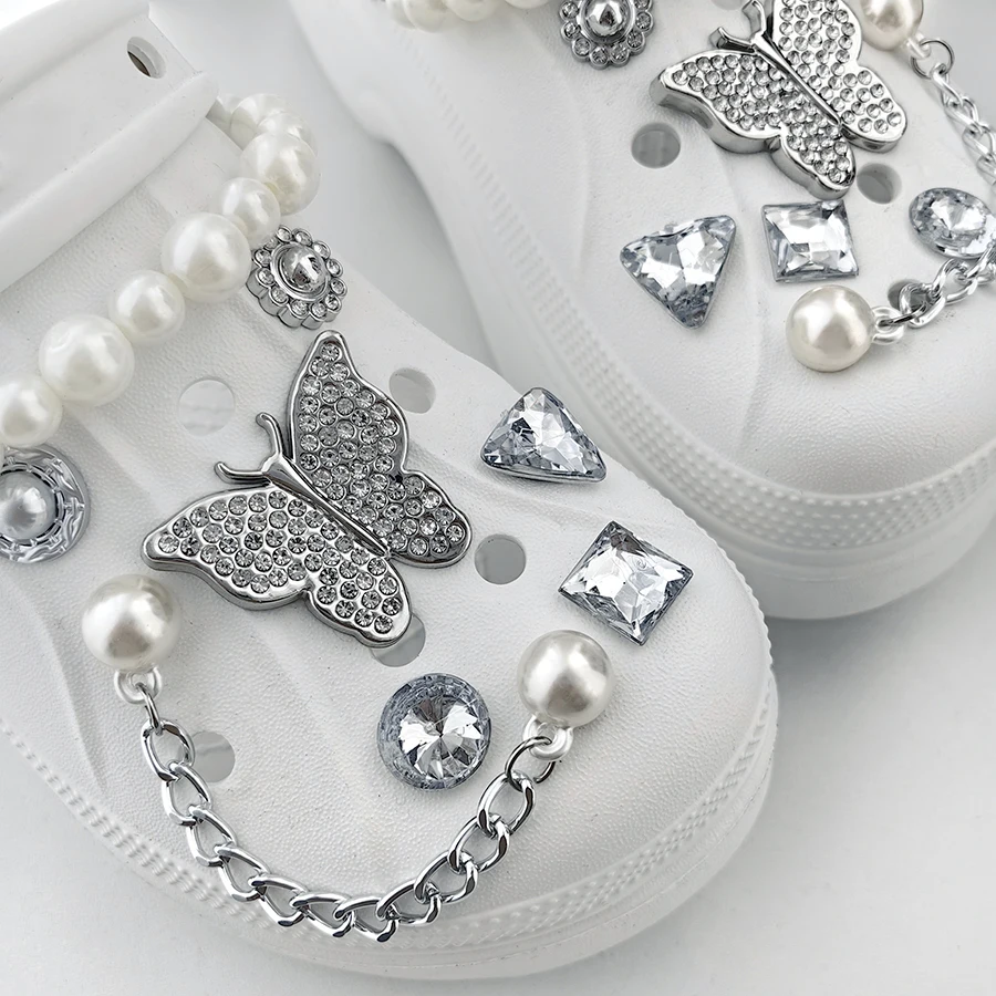 16 шт., блестящие серебристые цепочки с бриллиантами из искусственного жемчуга, съемные декоративные подвески-бабочки, булавки, подходящие для сандалий, пляжная сумка Bogg
16 шт., блестящие серебристые цепочки с бриллиантами из искусственного жемчуга, съемные декоративные подвески-бабочки, булавки, подходящие для сандалий, пляжная сумка Bogg