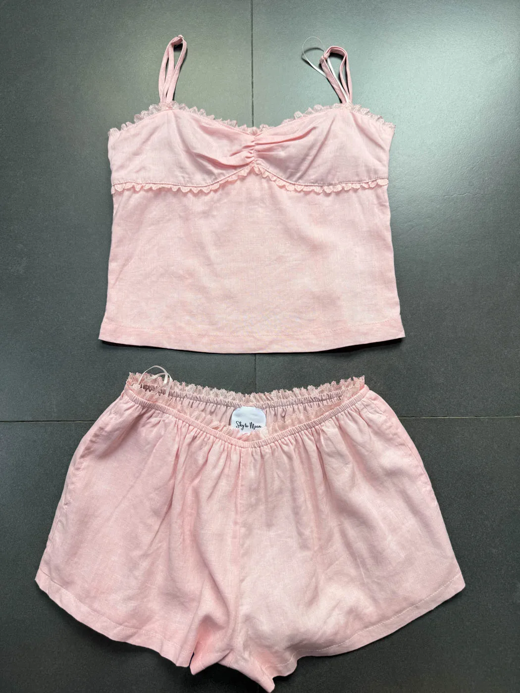 Cotton Linen Texture Lace Trimmed Shorts Vest Set Girl's Pink Spicy Cute Small Set Low Waist Wide Leg Pants Summer Collection
Cotton Linen Texture Lace Trimmed Shorts Vest Set Girl's Pink Spicy Cute Small Set Low Waist Wide Leg Pants Summer Collection