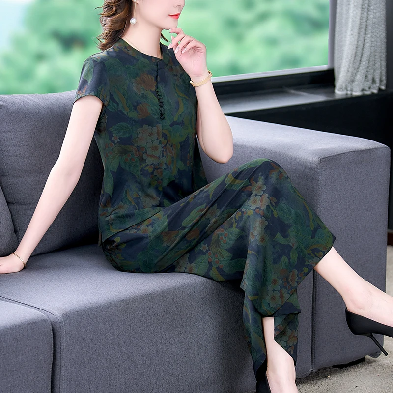 2023 Spring and Summer New Silk Short Sleeve Satin Pants Two Piece Set of Retro Print Flower Embroidery Slim Hoodie Set
2023 Spring and Summer New Silk Short Sleeve Satin Pants Two Piece Set of Retro Print Flower Embroidery Slim Hoodie Set