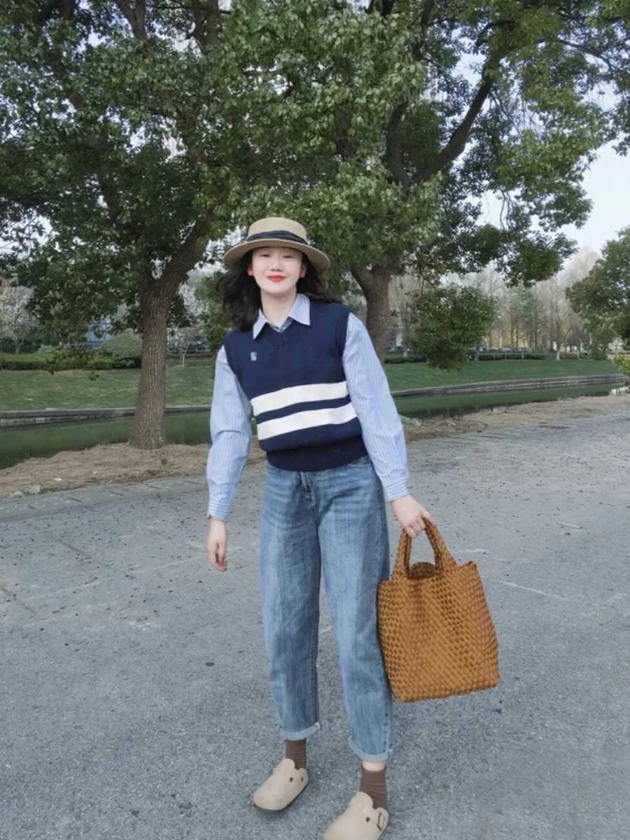 Korean Sle Casual Striped Knitted Vest Women's Autumn Elegance Simple Layering V-Ne Sweater Vest Faionable Patchwork
Korean Sle Casual Striped Knitted Vest Women's Autumn Elegance Simple Layering V-Ne Sweater Vest Faionable Patchwork