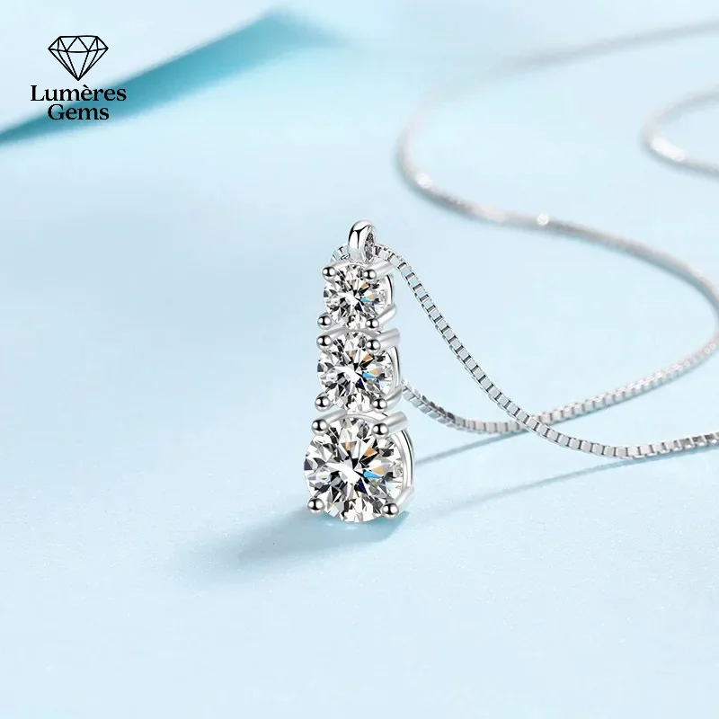 Ladys Sparkling 1.8Ct 3Stones Moissanite Pendant For Women Diamond PT950 Platinum White Gold Cute Butterfly Jewelry GRA Original
Ladys Sparkling 1.8Ct 3Stones Moissanite Pendant For Women Diamond PT950 Platinum White Gold Cute Butterfly Jewelry GRA Original