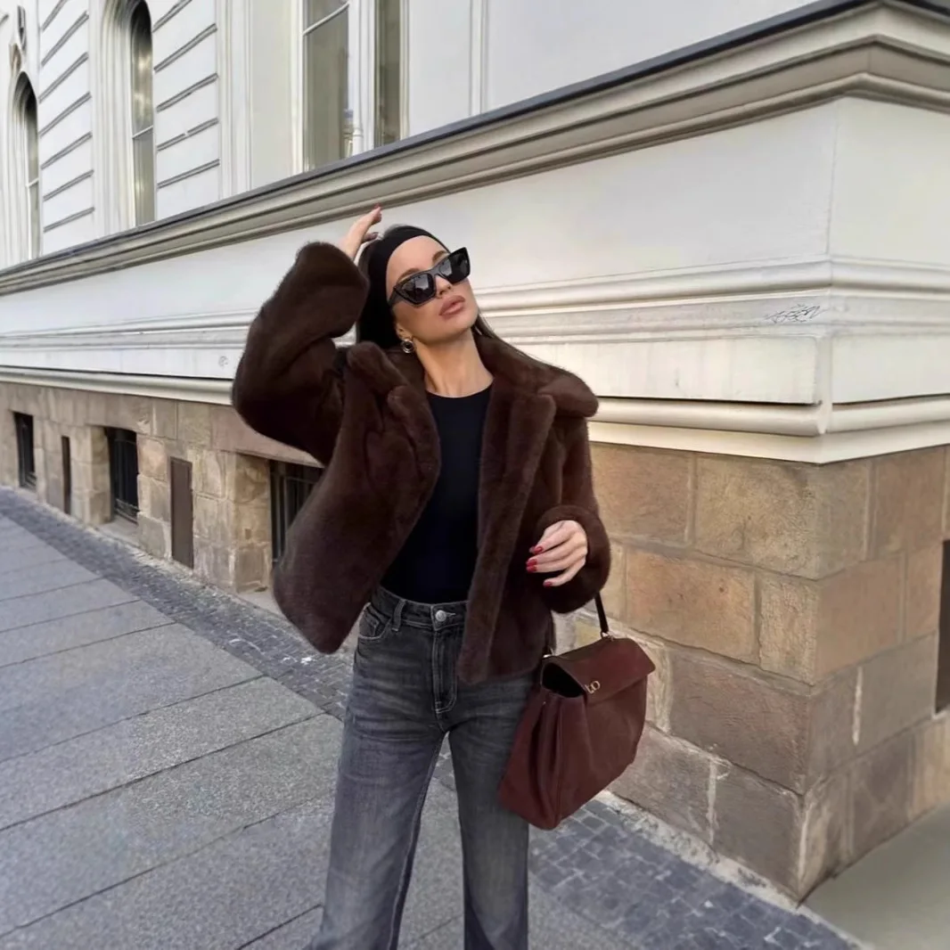 Fashionable Brown Fur Coat Short Collar Jacket Women's Outerwear Autumn Winter New Style Short Length Turn-down Collar Coat
Fashionable Brown Fur Coat Short Collar Jacket Women's Outerwear Autumn Winter New Style Short Length Turn-down Collar Coat