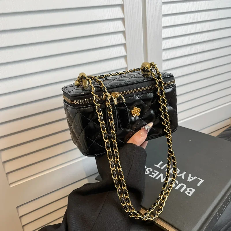 2025 Hot Release! Crossbody Bag with Diamond Chain Mini Box Style, Golden Ball Detailing, Exquisite Premium Texture, New Arrival
2025 Hot Release! Crossbody Bag with Diamond Chain Mini Box Style, Golden Ball Detailing, Exquisite Premium Texture, New Arrival