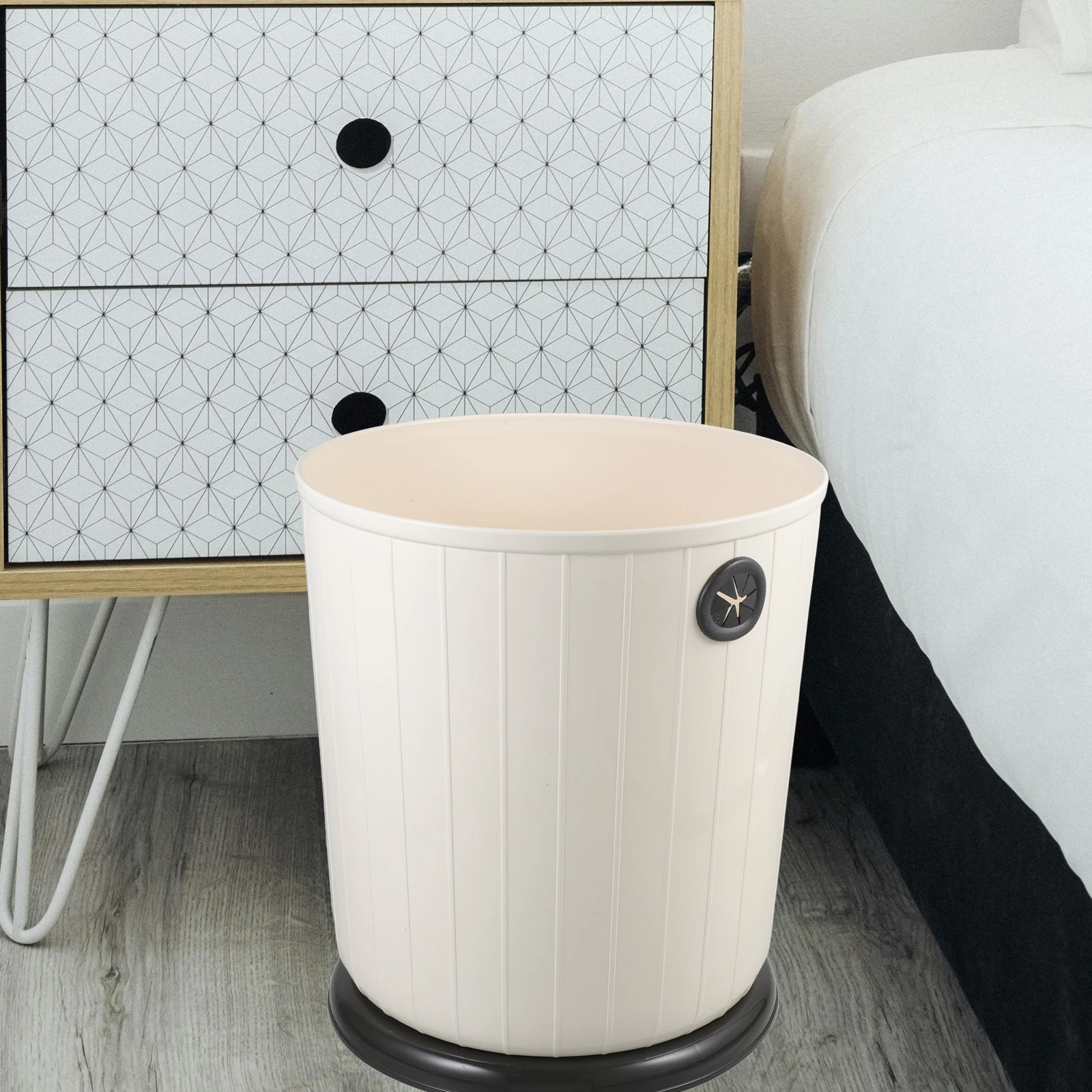 Retro Trash Can Beige Plastic Waste Bucket for Bathroom Bedroom Office Garbage Can Household Trash Bin Decorative Design
Retro Trash Can Beige Plastic Waste Bucket for Bathroom Bedroom Office Garbage Can Household Trash Bin Decorative Design