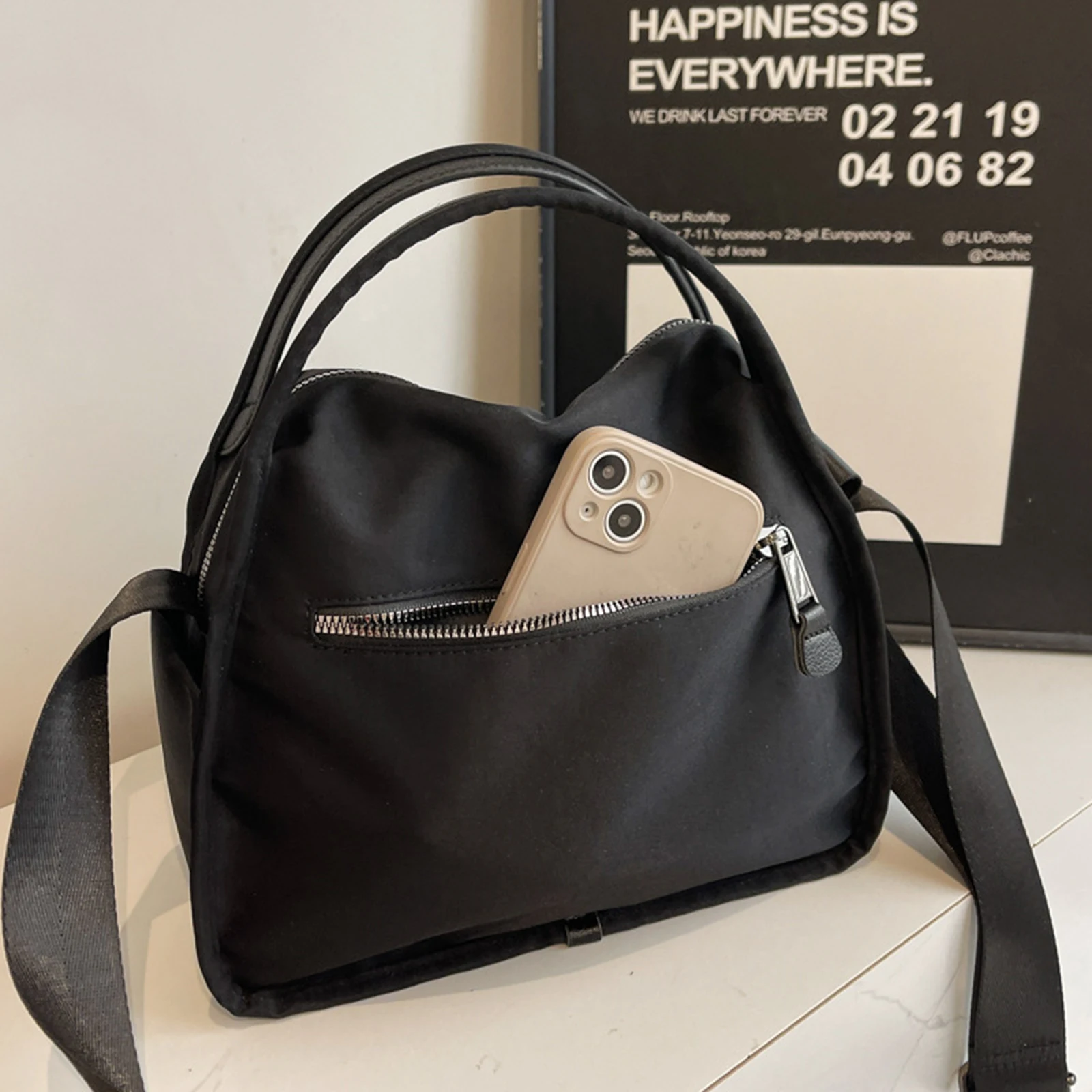 Women's Shoulder Bags Zipper Closure Outer-Pocket Stylish Solid Handbag with Adjustable Strap
Women's Shoulder Bags Zipper Closure Outer-Pocket Stylish Solid Handbag with Adjustable Strap