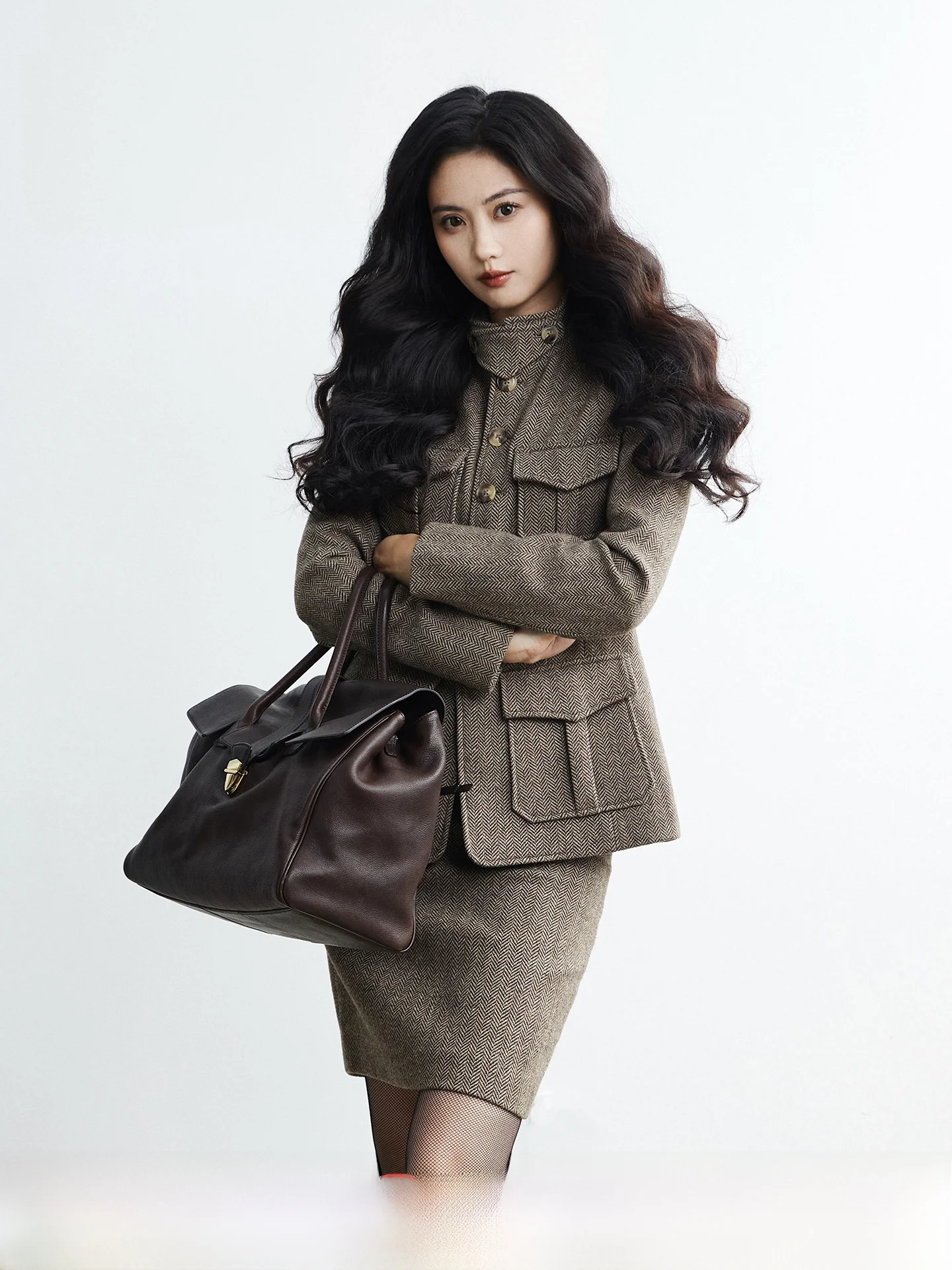 Костюм женский зимний шерстяной твидовый TAIYANG OFFICE: юбка и пиджак, комплект из двух предметов, с длинным рукавом, стандартный крой, для взрослых
Костюм женский зимний шерстяной твидовый TAIYANG OFFICE: юбка и пиджак, комплект из двух предметов, с длинным рукавом, стандартный крой, для взрослых