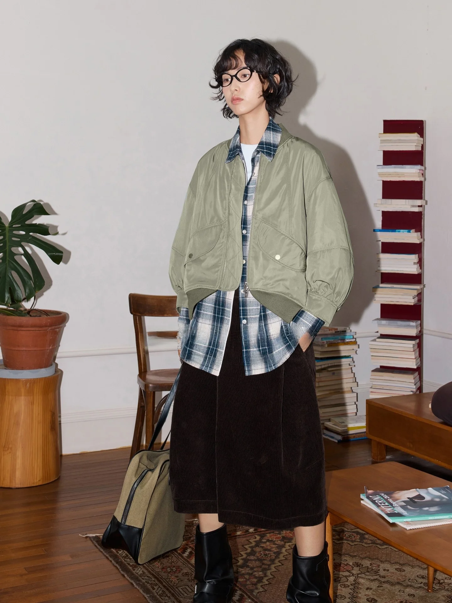 Низкопрофильная куртка из хлопкового твила с микроглянцевым эффектом, с принтом оленя и летящей птицы, на молнии, двухцветная, с хлопковой подкладкой.
Низкопрофильная куртка из хлопкового твила с микроглянцевым эффектом, с принтом оленя и летящей птицы, на молнии, двухцветная, с хлопковой подкладкой.