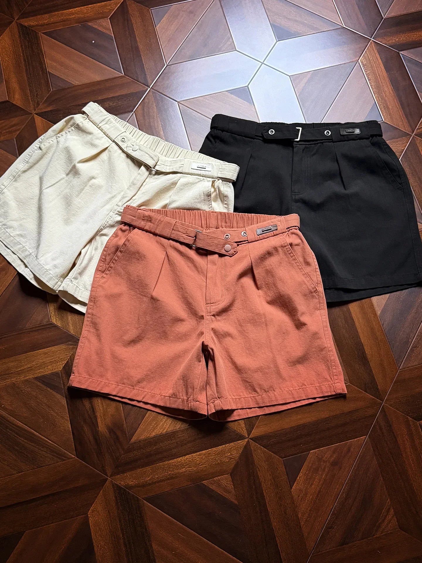 Pure cotton soft and breathable, washed cotton texture four-quarter pants, summer commuter casual shorts
Pure cotton soft and breathable, washed cotton texture four-quarter pants, summer commuter casual shorts