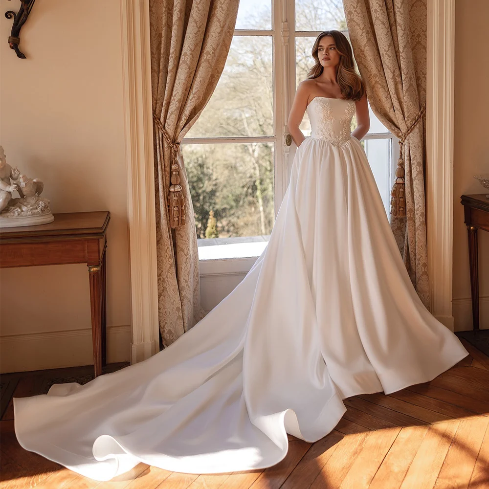 Fashion Strapless With Lace Appliques Wedding Dresses A Line Satin Bridal Gowns Sleeveless Evening Dress For Wedding Custom Made
Fashion Strapless With Lace Appliques Wedding Dresses A Line Satin Bridal Gowns Sleeveless Evening Dress For Wedding Custom Made