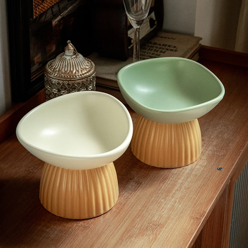 Desktop ornament ceramic color matching large-capacity fruit plate high-end retro special-shaped household storage coffee table
Desktop ornament ceramic color matching large-capacity fruit plate high-end retro special-shaped household storage coffee table