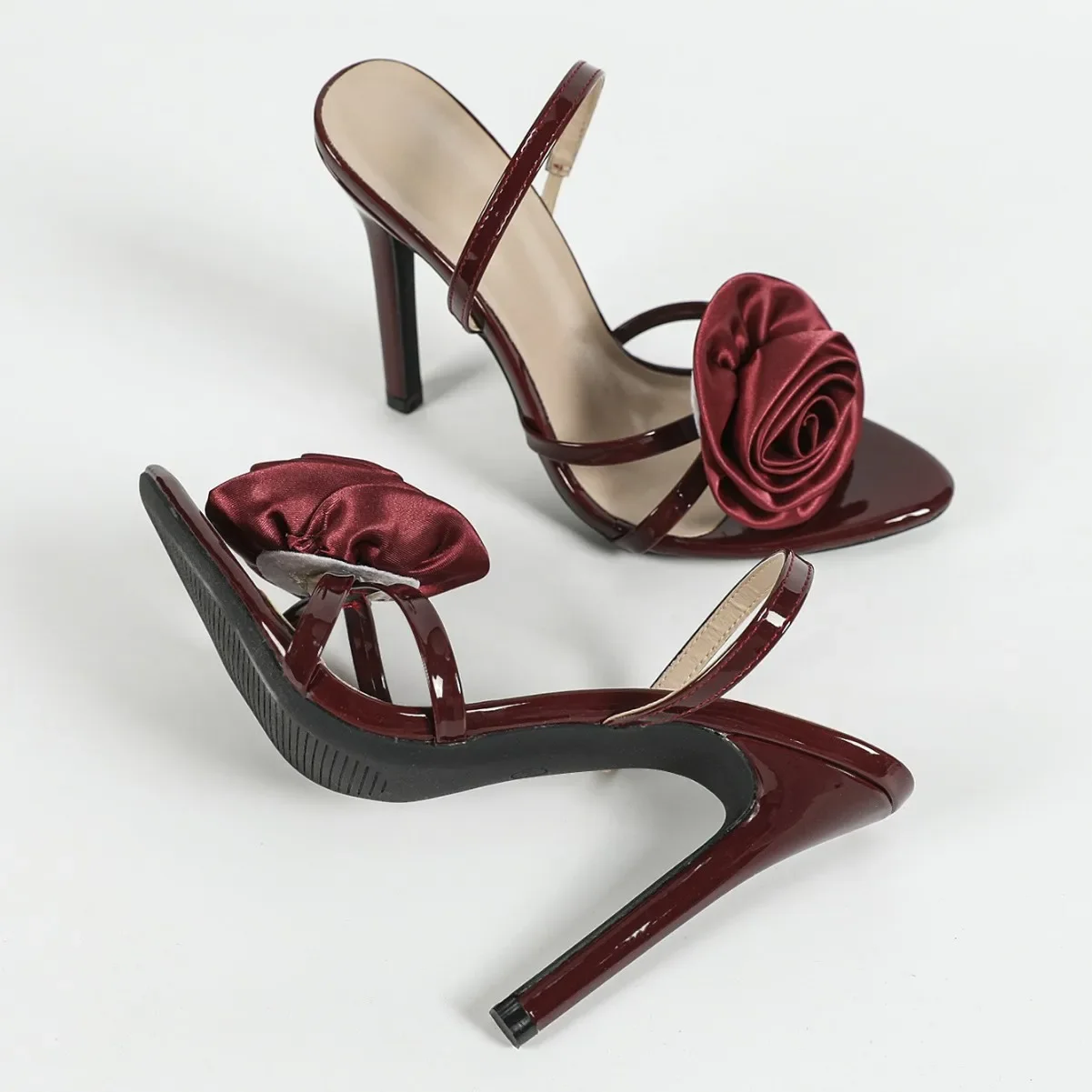 Women's Pointed Toe Patent Leather Satin Rose Flower Decor Double Thin Straps Slip on Mule Stiletto Heel Sandals Party Shoes
Women's Pointed Toe Patent Leather Satin Rose Flower Decor Double Thin Straps Slip on Mule Stiletto Heel Sandals Party Shoes