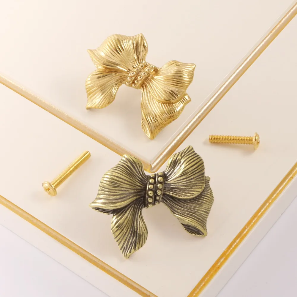 Gold Color Bow Tie Brass Handle Retro Luxury Cabinet Door Knobs Single Hole Furniture Hardware Wardrobe Drawer Pulls Dresser
Gold Color Bow Tie Brass Handle Retro Luxury Cabinet Door Knobs Single Hole Furniture Hardware Wardrobe Drawer Pulls Dresser