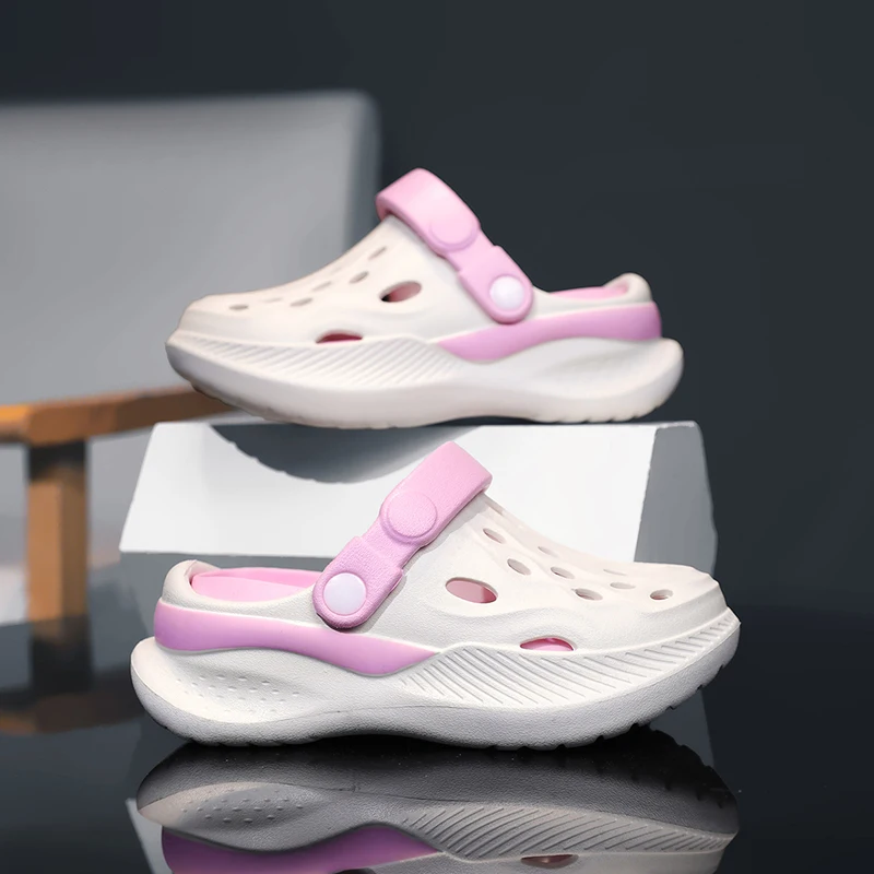 A pair of children's summer sandals with soft soles, comfortable to wear, and featuring small holes. PZ-2360
A pair of children's summer sandals with soft soles, comfortable to wear, and featuring small holes. PZ-2360