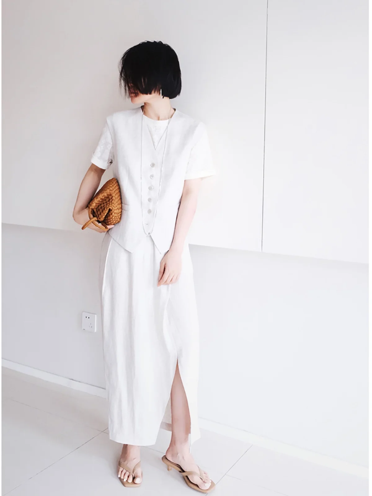 Classic Oolden Dollar Style Linen Suit Set Vest Elastic Waist Flower Bud Skirt Fashionable Women's Ensemble Summer 2024
Classic Oolden Dollar Style Linen Suit Set Vest Elastic Waist Flower Bud Skirt Fashionable Women's Ensemble Summer 2024
