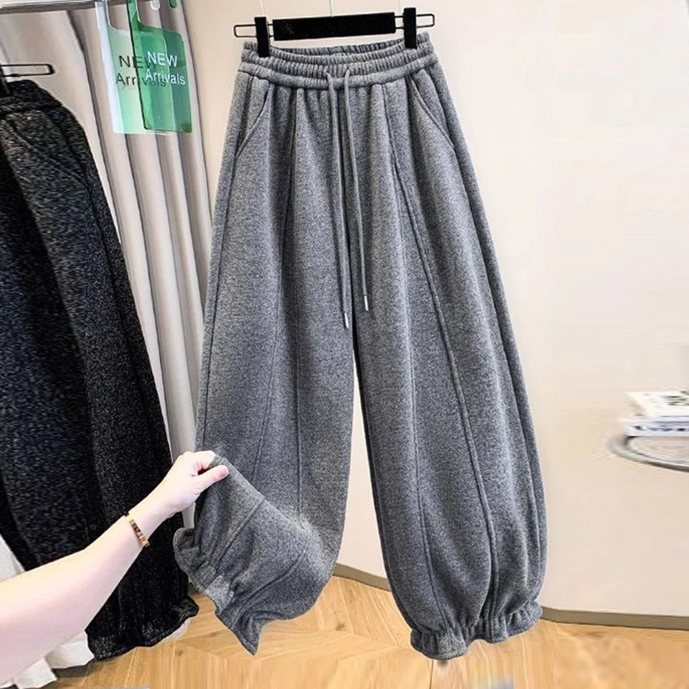 Autumn and winter 2025 new velvet bud fungus edge tied knickerbockers loose and thin drape casual wide-leg pants
Autumn and winter 2025 new velvet bud fungus edge tied knickerbockers loose and thin drape casual wide-leg pants