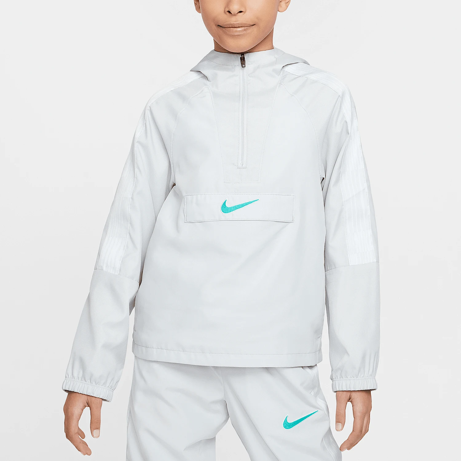 Оригинальная новая детская футбольная повседневная куртка Nike с капюшоном и молнией до середины груди HJ3826-025
Оригинальная новая детская футбольная повседневная куртка Nike с капюшоном и молнией до середины груди HJ3826-025