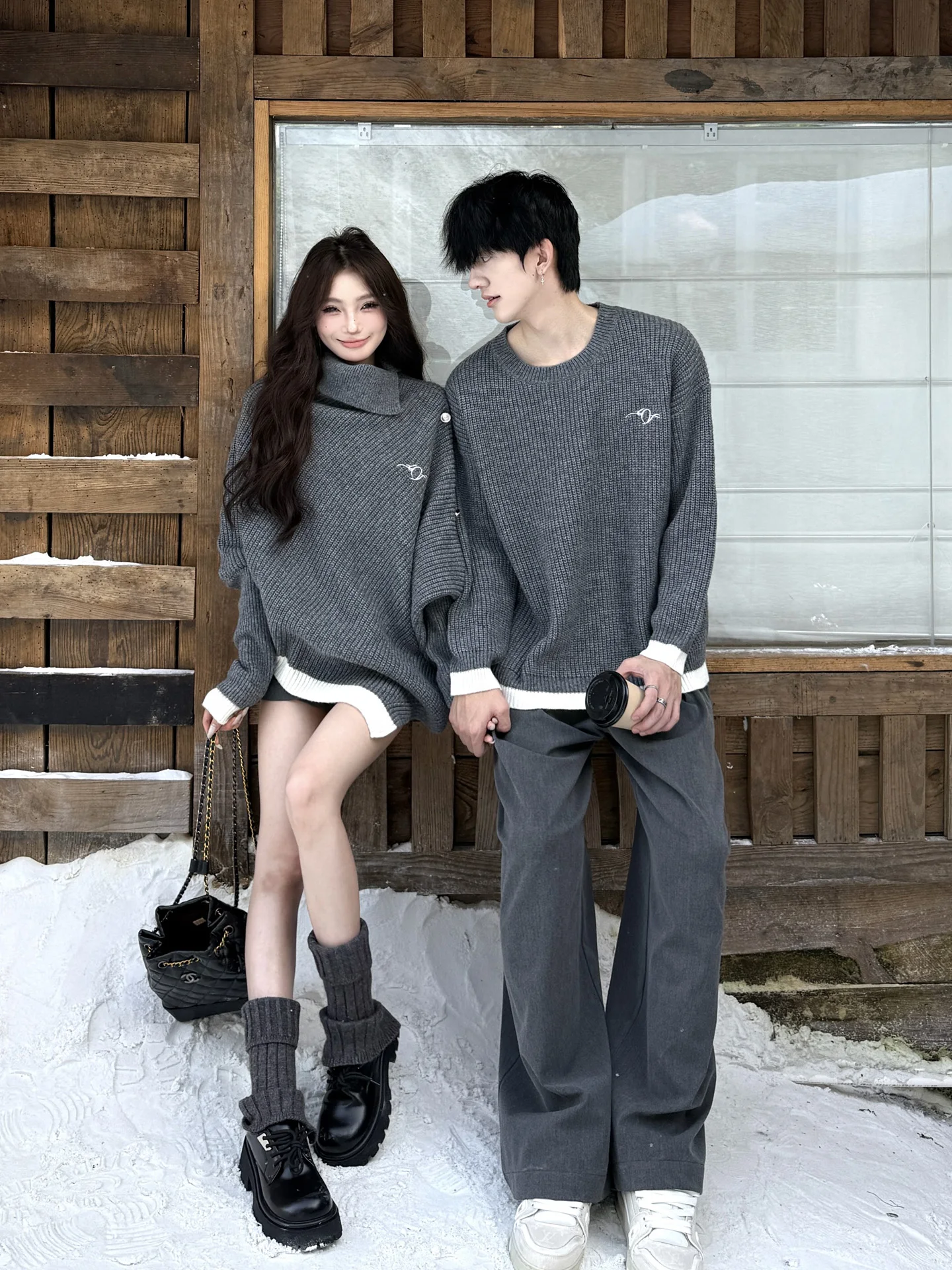 Korean Style High Neck Asymmetrical Knitwear Loose Minimalist Lazy Style Sweater Coat for Couples Autumn Winter Casual Wear
Korean Style High Neck Asymmetrical Knitwear Loose Minimalist Lazy Style Sweater Coat for Couples Autumn Winter Casual Wear