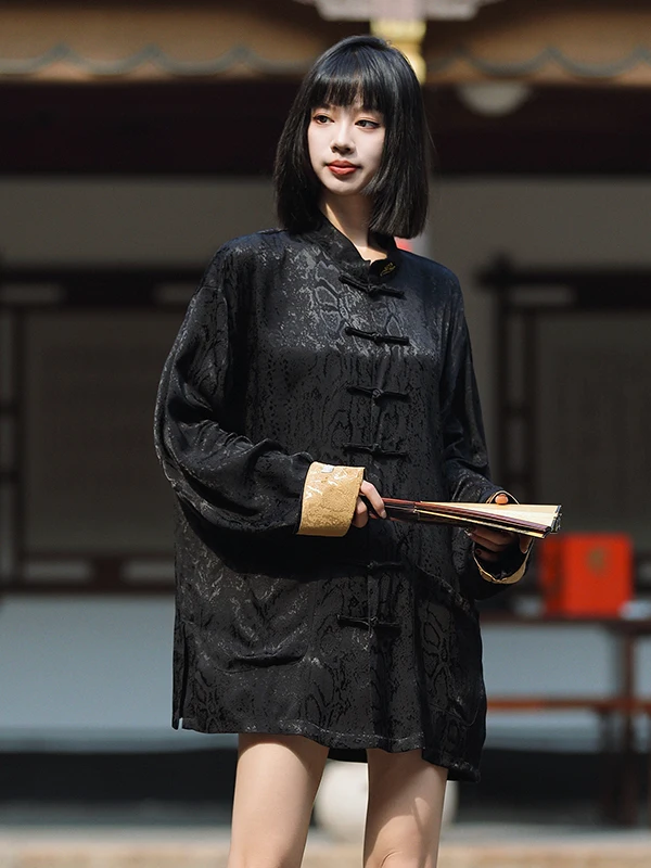 Новый китайский мужской шелковый костюм Тан, джет с вышивкой, одежда в стиле дзен, дизайн на пуговицах, повседневная одежда, длинный све, осень
Новый китайский мужской шелковый костюм Тан, джет с вышивкой, одежда в стиле дзен, дизайн на пуговицах, повседневная одежда, длинный све, осень