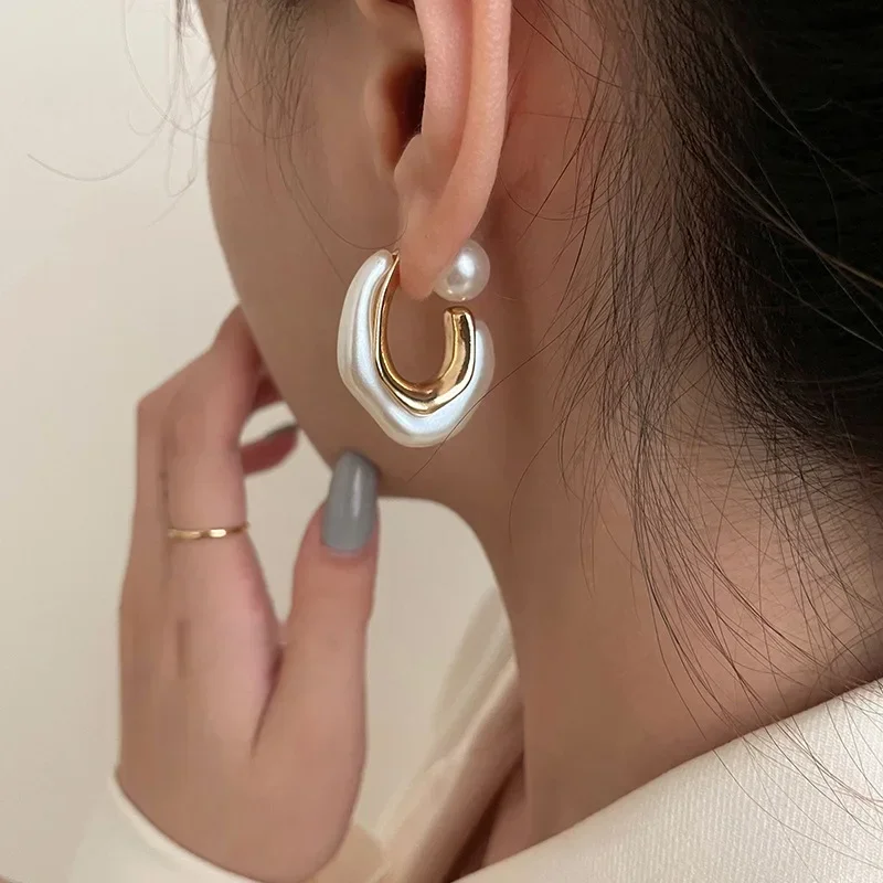 Fashion Gold Color Pearl Irregular for Women Korean Design Rhinestone Round Geometric Earring Trendy Party Girls Gifts Jewelry
Fashion Gold Color Pearl Irregular for Women Korean Design Rhinestone Round Geometric Earring Trendy Party Girls Gifts Jewelry