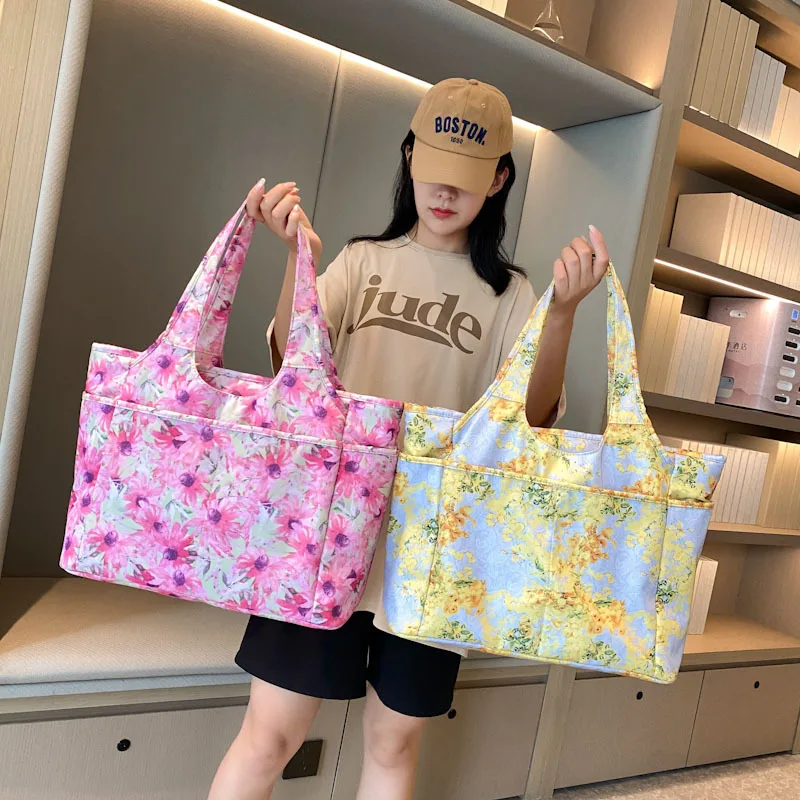 Characteristic Peking opera Facial Mask women's bag 2024 trend Large tote bag Floral hand bags for women Casual big Square bag
Characteristic Peking opera Facial Mask women's bag 2024 trend Large tote bag Floral hand bags for women Casual big Square bag