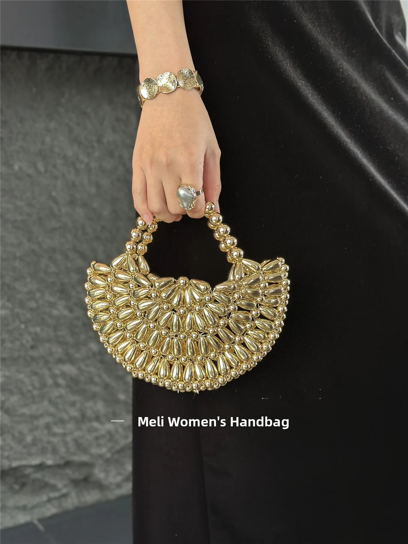 Retro Handwoven Pearl Moon Tooth Gold Bead Dumpling Clutch Crossbody Bag for Women's Bag Open Top Jasmine Pattern
Retro Handwoven Pearl Moon Tooth Gold Bead Dumpling Clutch Crossbody Bag for Women's Bag Open Top Jasmine Pattern