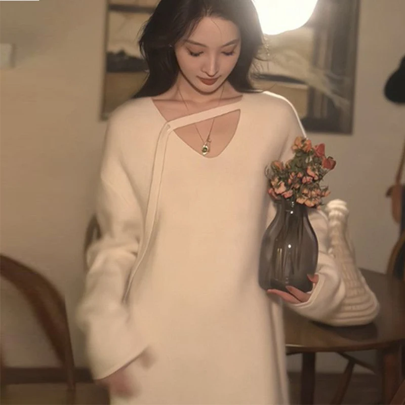 Female Loose Casual Knitted Dresses Autumn Winter Solid Color Long Sleeved Dresses Fashion V-Neck Straight Bottom Dresses
Female Loose Casual Knitted Dresses Autumn Winter Solid Color Long Sleeved Dresses Fashion V-Neck Straight Bottom Dresses