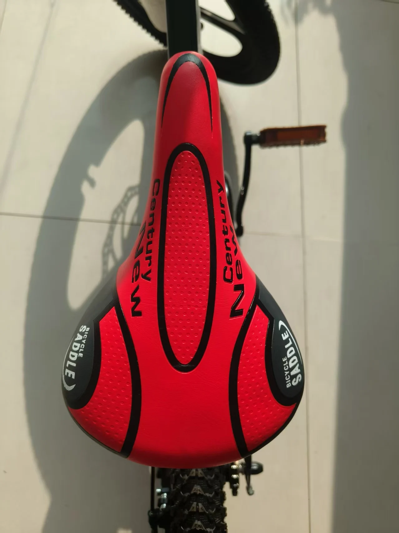Comfortable Shockproof PU Leather Surface Cycling Seat Sponge-Filled Gel Time Trial Bicycle Saddle for Enhanced Riding
Comfortable Shockproof PU Leather Surface Cycling Seat Sponge-Filled Gel Time Trial Bicycle Saddle for Enhanced Riding
