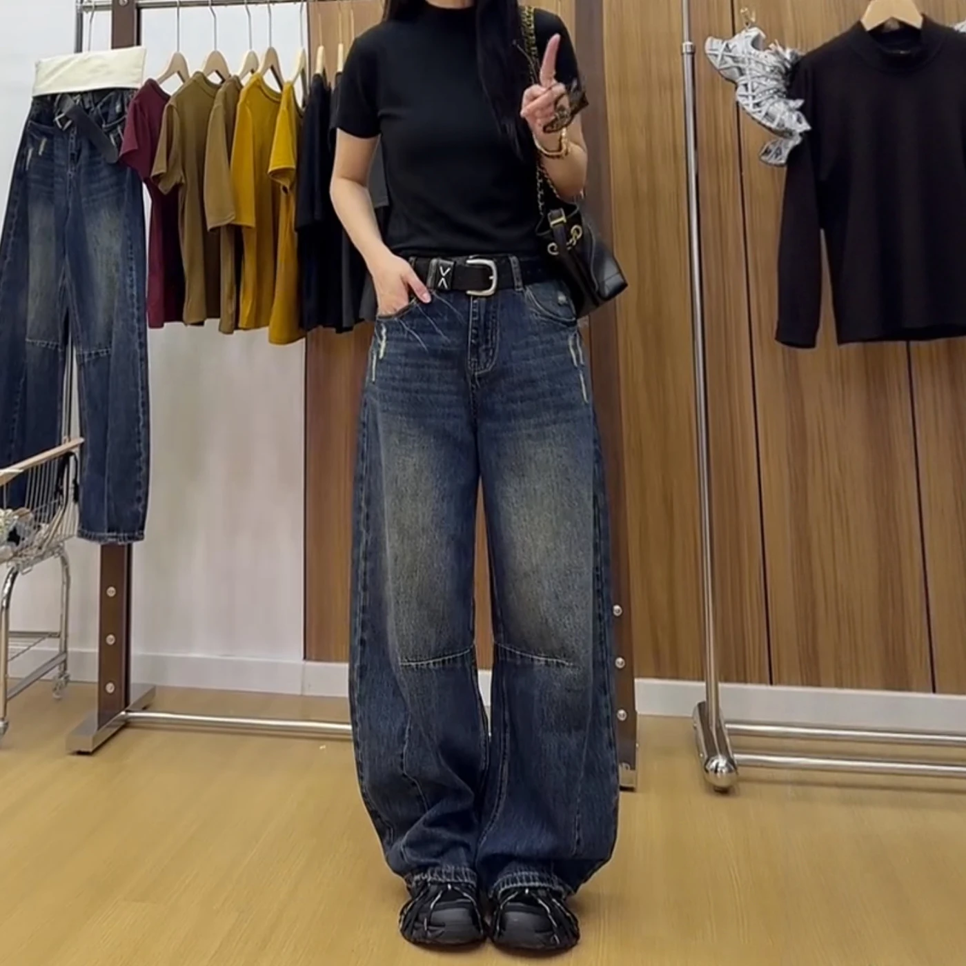 Джинсы прямого кроя с высокой талией и широкими штанинами, большой размер грушевидной формы, свободные брюки в американском стиле длиной до пола, винтажные брюки с краями ножей
Джинсы прямого кроя с высокой талией и широкими штанинами, большой размер грушевидной формы, свободные брюки в американском стиле длиной до пола, винтажные брюки с краями ножей