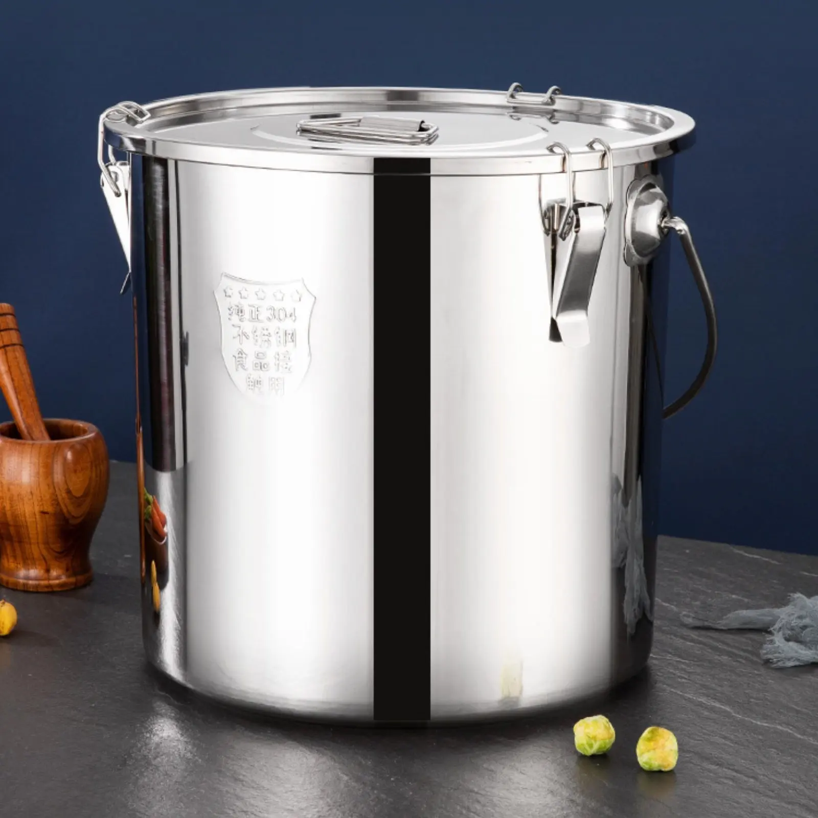 304 Stainless Steel Pail Easy Carry Handle Lidded Stainless Steel Pail Airtight Canister Food Grade Lock Lid Canister
304 Stainless Steel Pail Easy Carry Handle Lidded Stainless Steel Pail Airtight Canister Food Grade Lock Lid Canister