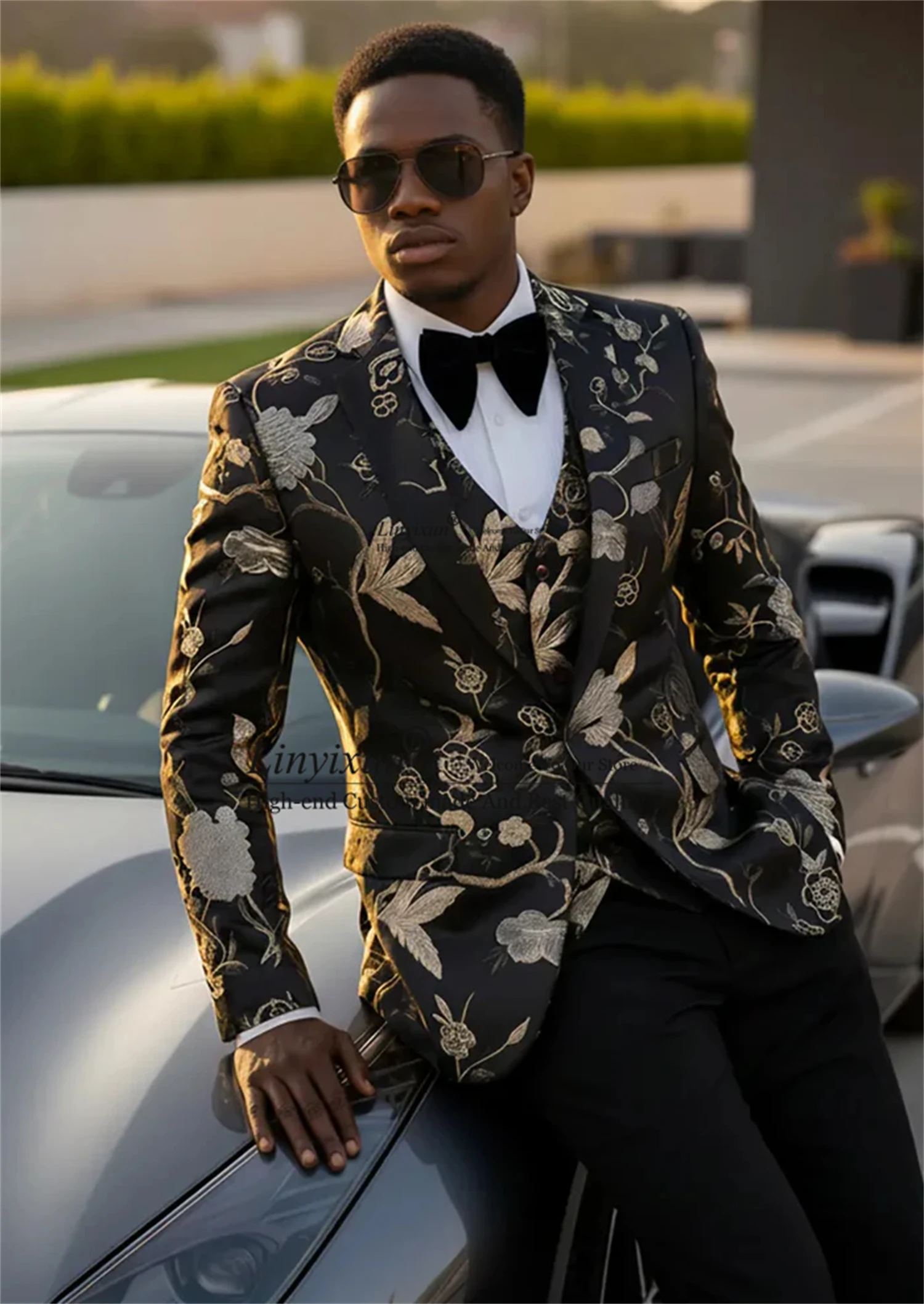 Men's 3-Piece Forest Green Tuxedo Notched Lapel Groom Tuxedo Outfit Set Embroided Flower Fashion Print Jacquard Wedding Tuxedos
Men's 3-Piece Forest Green Tuxedo Notched Lapel Groom Tuxedo Outfit Set Embroided Flower Fashion Print Jacquard Wedding Tuxedos