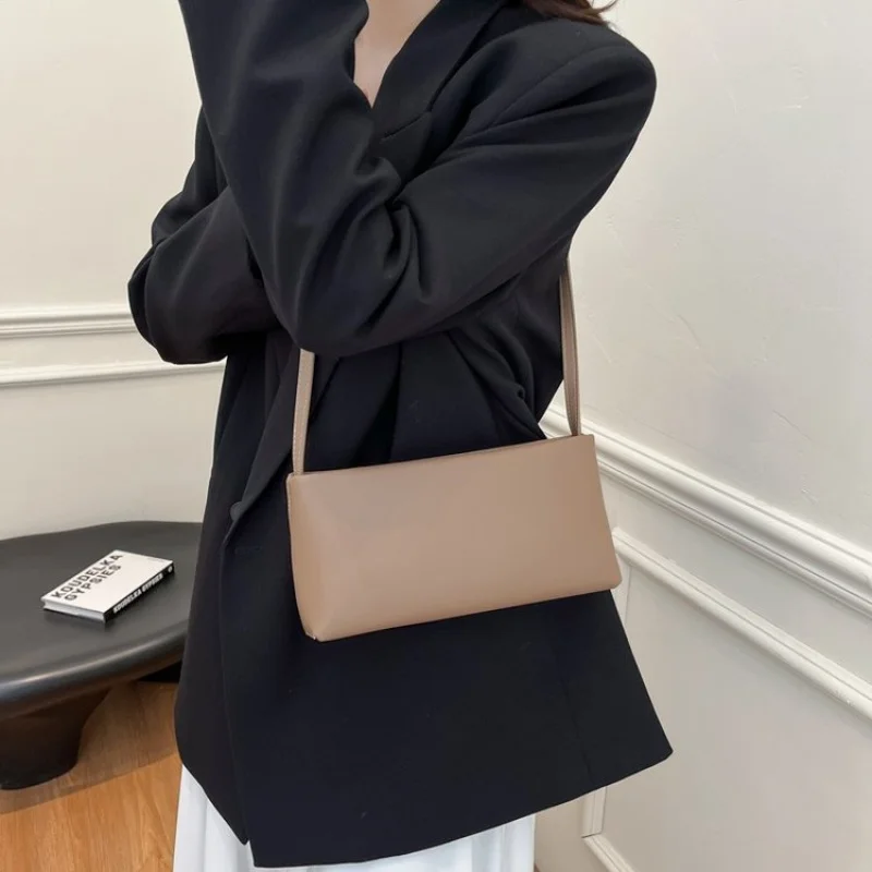 Modish-elegant 2025 New Ladies Luxury Brand Leather Shoulder Bag Famous Designer Casual Popular Vintage
Modish-elegant 2025 New Ladies Luxury Brand Leather Shoulder Bag Famous Designer Casual Popular Vintage