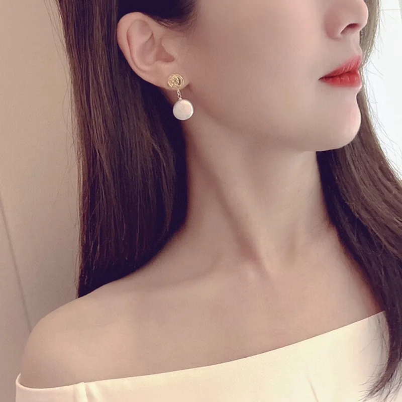 Natural Freshwater Button Baroque Stud Earrings Fashion Personalized Jewelry High Quality Exquisite Pearl Earrings
Natural Freshwater Button Baroque Stud Earrings Fashion Personalized Jewelry High Quality Exquisite Pearl Earrings