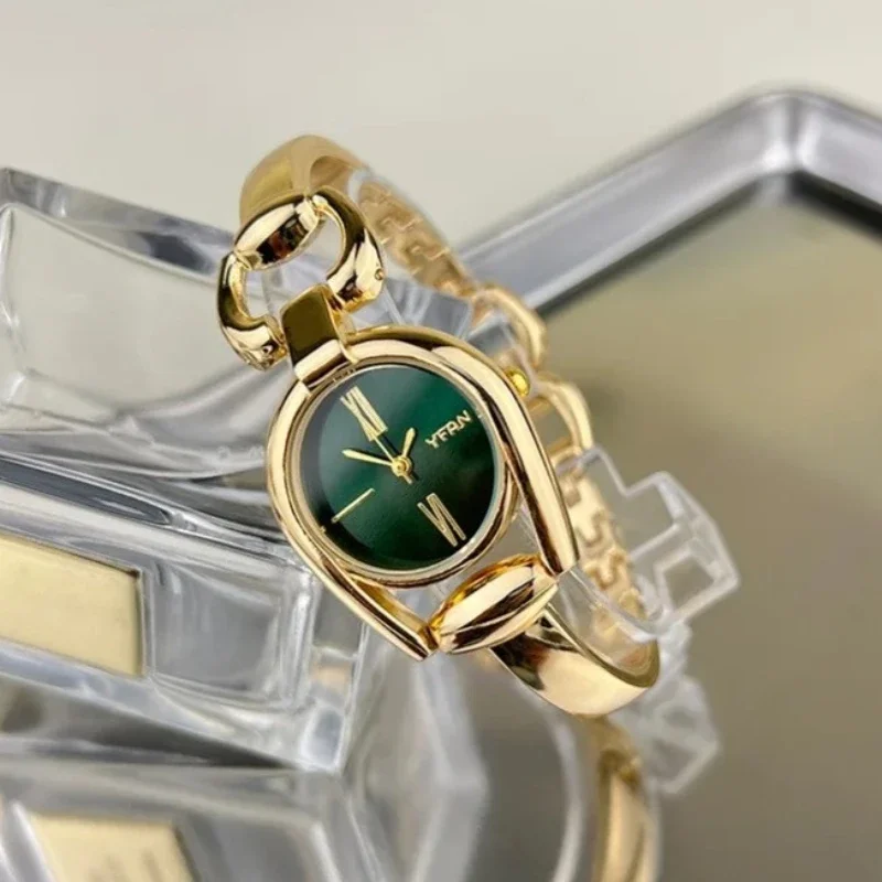 Simple Vintage Button Bracelet Watch Women's Quartz Wristwatches Stainless Steel Strap Small Dial Fashionable Exquisite Watches
Simple Vintage Button Bracelet Watch Women's Quartz Wristwatches Stainless Steel Strap Small Dial Fashionable Exquisite Watches