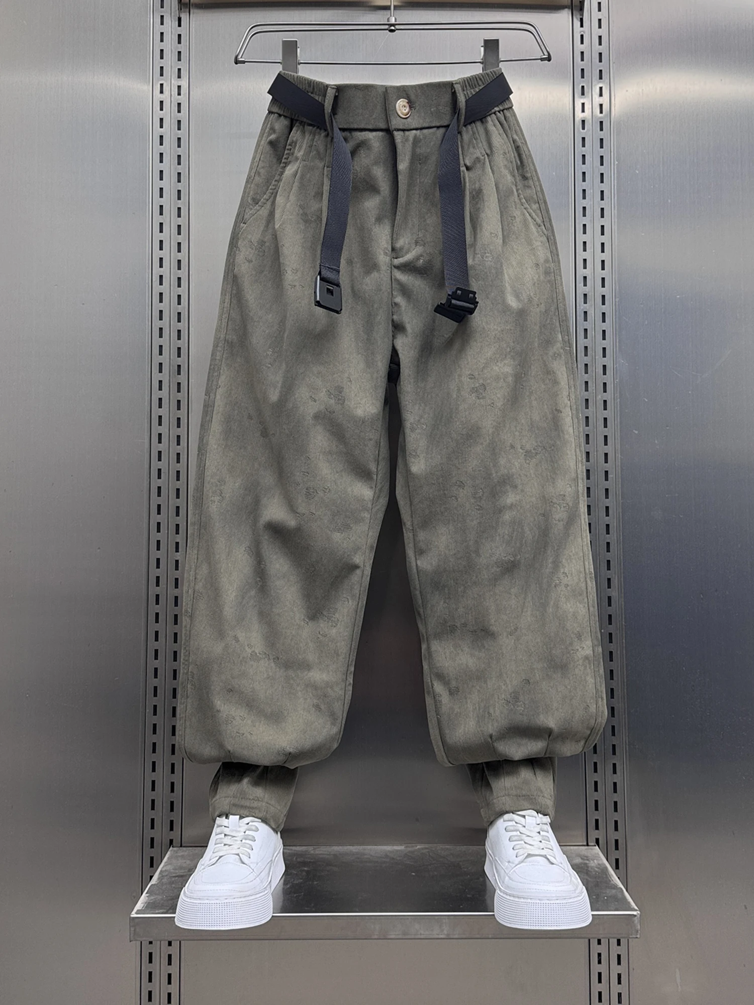 Мужские повседневные свободные брюки American Sle с широкими штанинами, окрашенные, с элементами пэчворка, осенне-зимние, модные, удобные, вельветовые спортивные штаны
Мужские повседневные свободные брюки American Sle с широкими штанинами, окрашенные, с элементами пэчворка, осенне-зимние, модные, удобные, вельветовые спортивные штаны