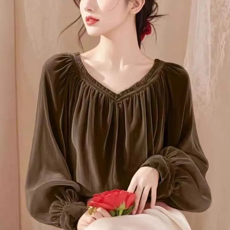 Женская модная блузка из бархата Ele Velvet: легкая, роскошная, антивозрастная, трендовая, светло-бежевая, из шелкового бархата, весна-осень
Женская модная блузка из бархата Ele Velvet: легкая, роскошная, антивозрастная, трендовая, светло-бежевая, из шелкового бархата, весна-осень