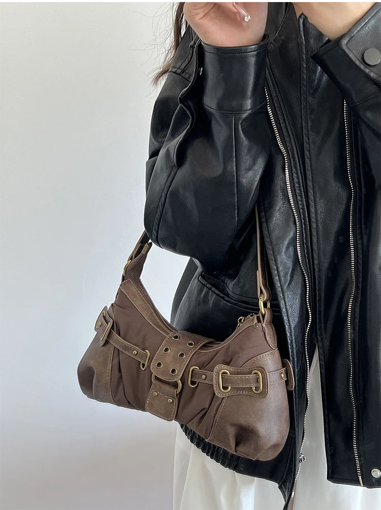Vintage American Style Wasteland Style Autumn and Winter One Shoulder Hand-Held Rivet Stick Armpit Bag
Vintage American Style Wasteland Style Autumn and Winter One Shoulder Hand-Held Rivet Stick Armpit Bag