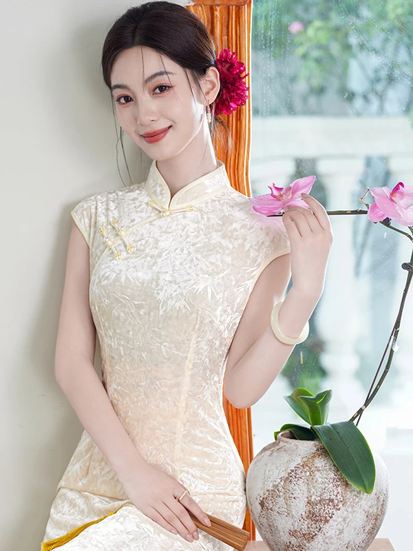 Элегантное бархатное платье-ципао с цветочной вышивкой и накидкой на плечи, в ретро-стиле, дышащее, средней длины, повседневное, в китайском национальном стиле
Элегантное бархатное платье-ципао с цветочной вышивкой и накидкой на плечи, в ретро-стиле, дышащее, средней длины, повседневное, в китайском национальном стиле