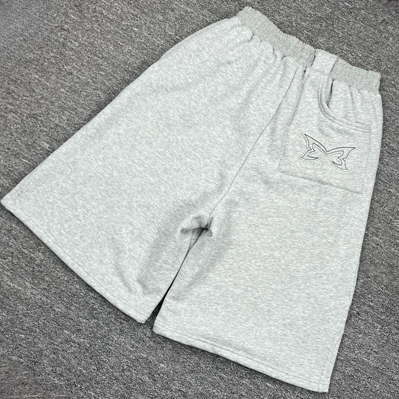 European American Streetwear Mertre Casual Shorts High Quality Logo Embroidery Mid Pants Unisex Loose Sports Shorts
European American Streetwear Mertre Casual Shorts High Quality Logo Embroidery Mid Pants Unisex Loose Sports Shorts