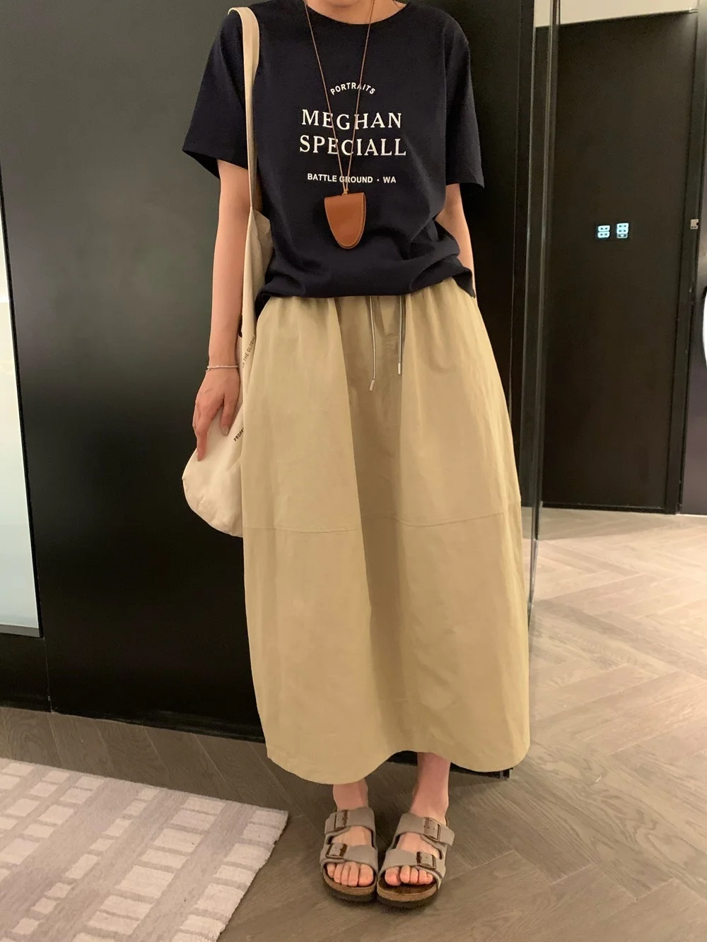 Xubeng Spring Loose Workwear Style Pleated Skirt Casual Bouffant Skirt Versatile Loose Elastic Waist Floral Print Half-length
Xubeng Spring Loose Workwear Style Pleated Skirt Casual Bouffant Skirt Versatile Loose Elastic Waist Floral Print Half-length