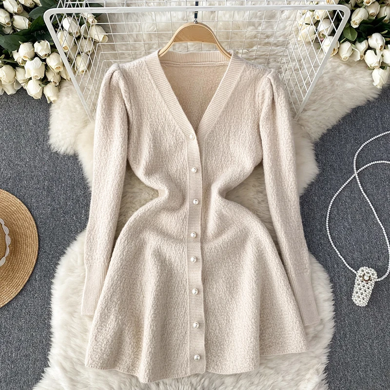 Autumn And Winter New Elegant French High-End Knitted Dress For Women's Fashion And Casual V-Neck Temperament Light Luxury Skirt
Autumn And Winter New Elegant French High-End Knitted Dress For Women's Fashion And Casual V-Neck Temperament Light Luxury Skirt