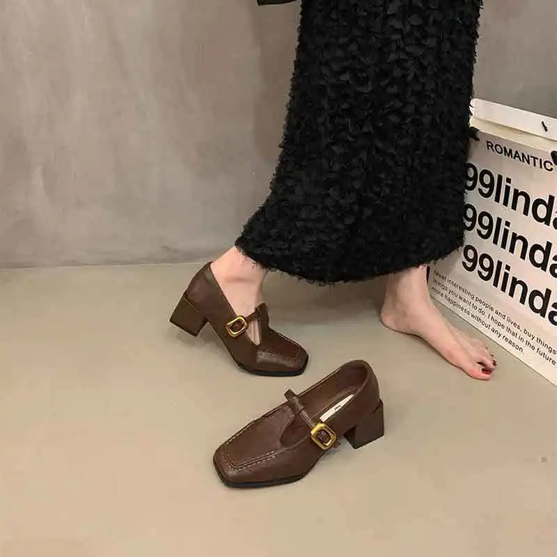 Лидер продаж 2025, кожаные туфли с ремешком, женские французские туфли Мэри Джейн с квадратным носком, коричневые оксфорды на среднем каблуке в стиле ретро, женские туфли-лодочки
Лидер продаж 2025, кожаные туфли с ремешком, женские французские туфли Мэри Джейн с квадратным носком, коричневые оксфорды на среднем каблуке в стиле ретро, женские туфли-лодочки
