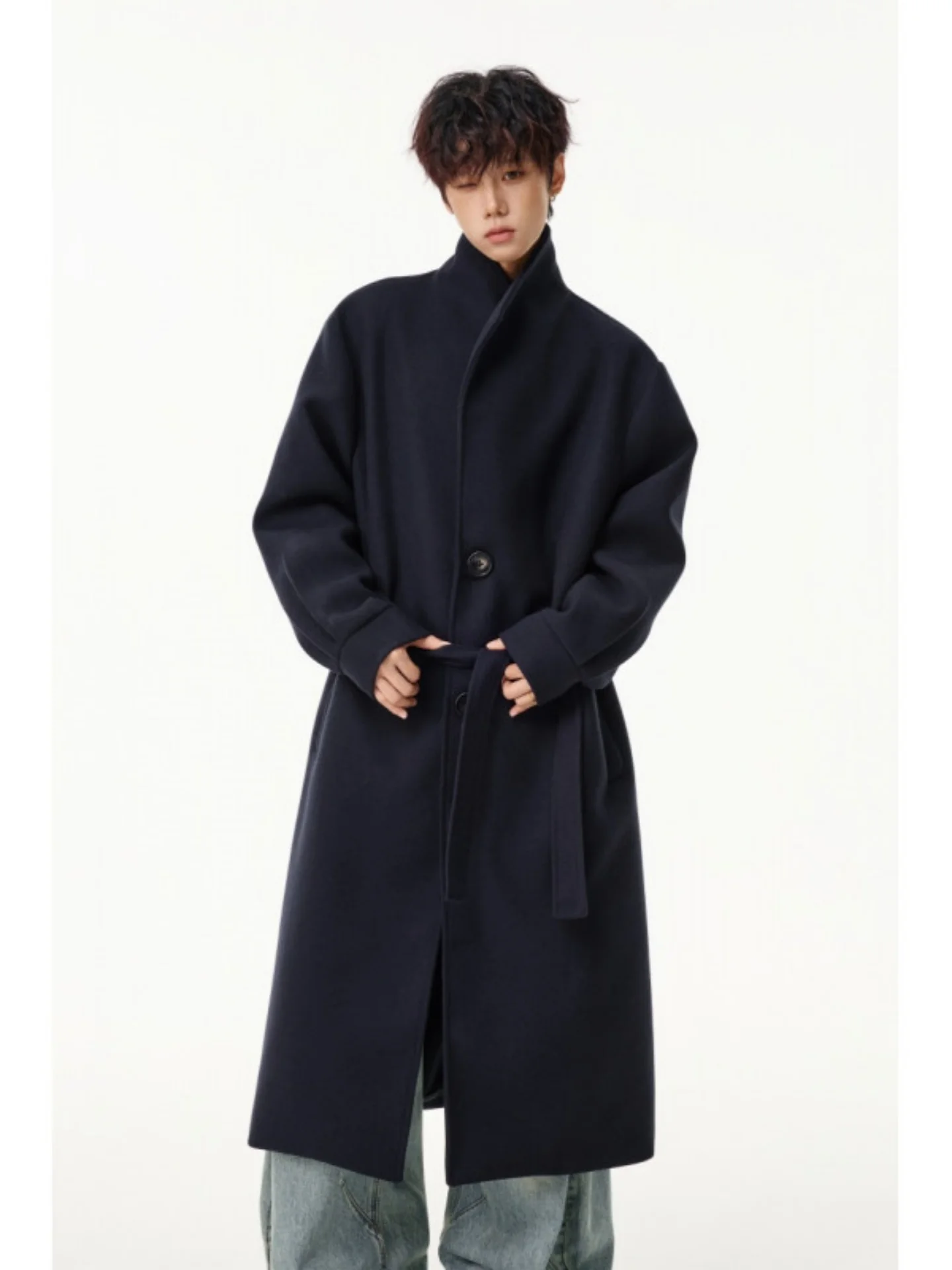 Men's Long Over-Knee Briti Sle Woolen Coat Autumn Winter Warm Loose Fit Mid-Length Raincoat Faionable Korean Version
Men's Long Over-Knee Briti Sle Woolen Coat Autumn Winter Warm Loose Fit Mid-Length Raincoat Faionable Korean Version