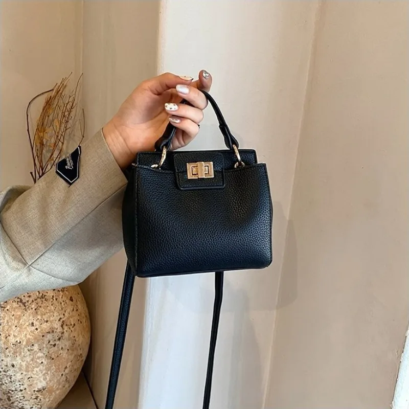 Women's Durable Crossbody Bag Resilient Materials For Heavy Use And Wear Tear Resistant
Women's Durable Crossbody Bag Resilient Materials For Heavy Use And Wear Tear Resistant
