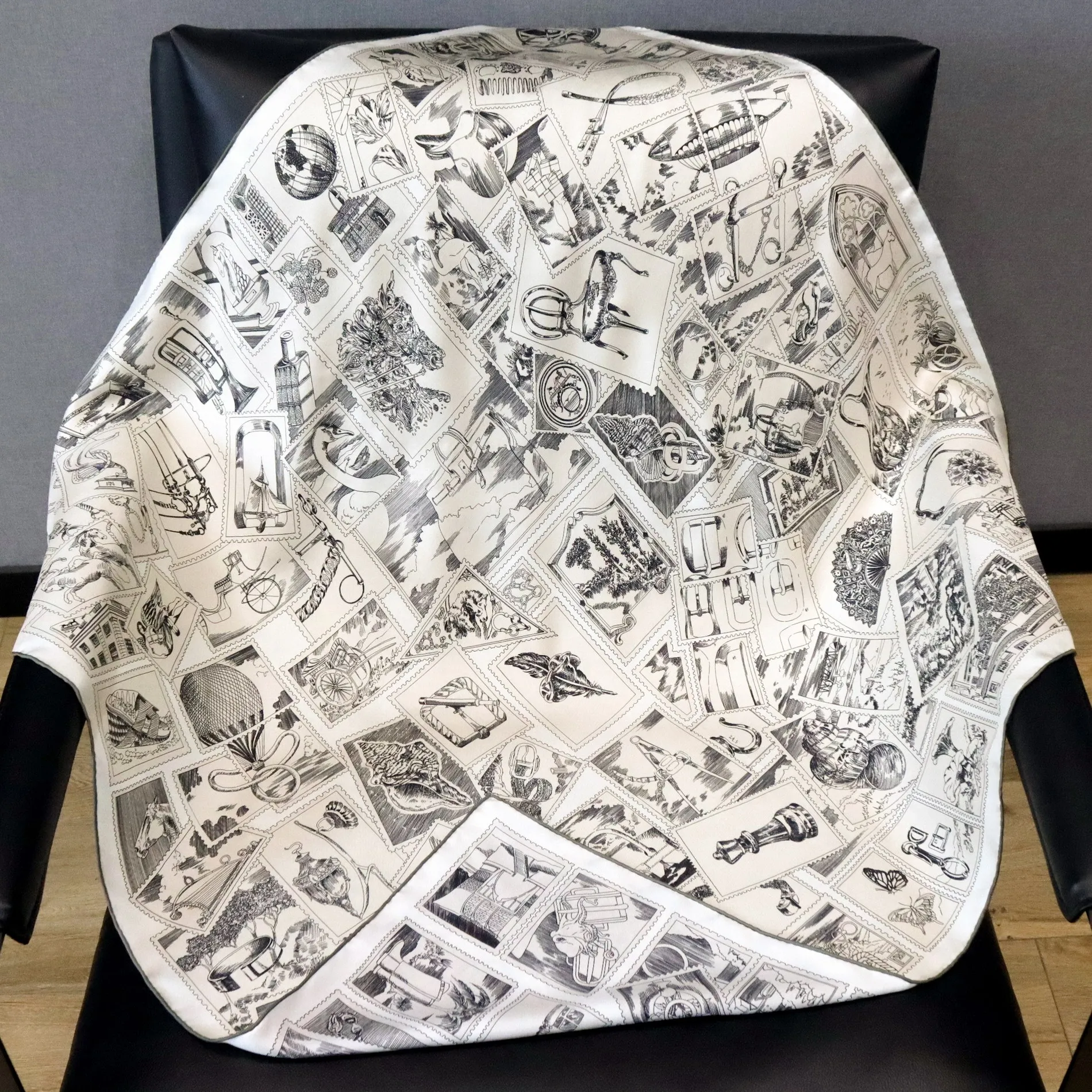 AB Faced Print 18MM Silk Scarf Women Hand Rolled Bandanas Head Accessories Luxury Designers 90 Shawls Hair Neck Scarves
AB Faced Print 18MM Silk Scarf Women Hand Rolled Bandanas Head Accessories Luxury Designers 90 Shawls Hair Neck Scarves