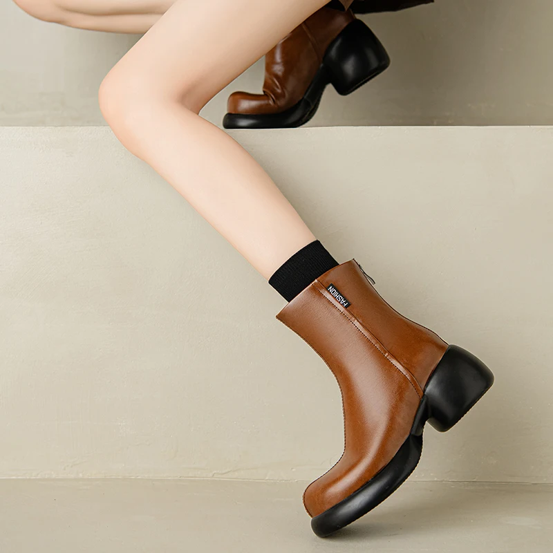 Lightweight soft sole retro style fashion thick sole rear zipper comfortable short boots
Lightweight soft sole retro style fashion thick sole rear zipper comfortable short boots