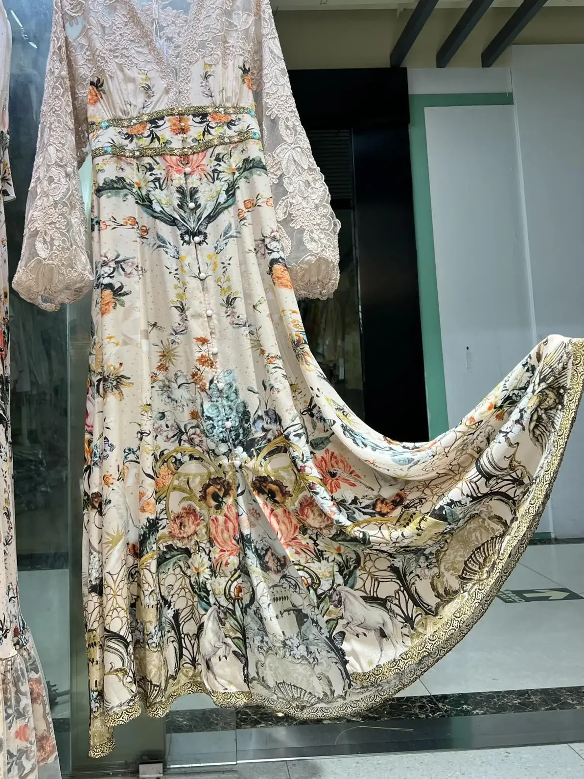 Lace Embroidery Spliced Women Silk Robe Flower Printed V-Neck Elegant Long Dress
Lace Embroidery Spliced Women Silk Robe Flower Printed V-Neck Elegant Long Dress
