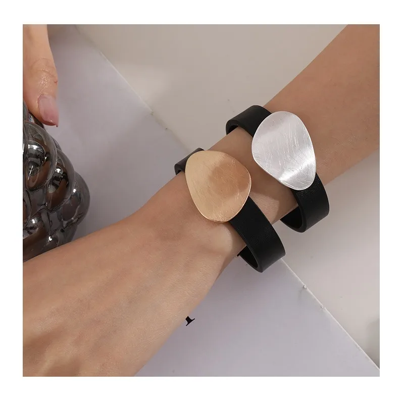 New Leather Bracelet Geometric Brushed Women's Magnet Buckle Fashion Versatile New Bracelet Bracelet
New Leather Bracelet Geometric Brushed Women's Magnet Buckle Fashion Versatile New Bracelet Bracelet